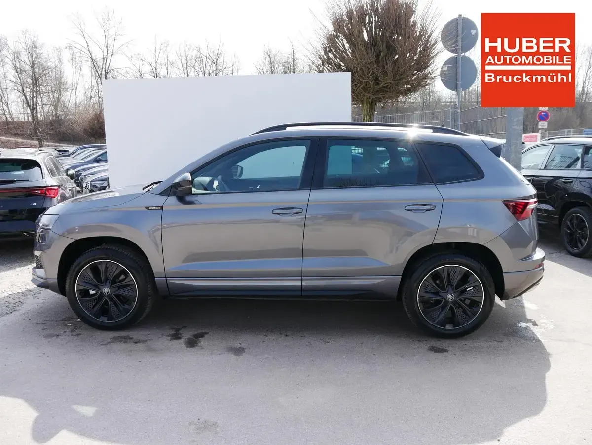 Neu Skoda Karoq SportLine 190 PS (139 kW) 2026 Graphite grau metallic SUV