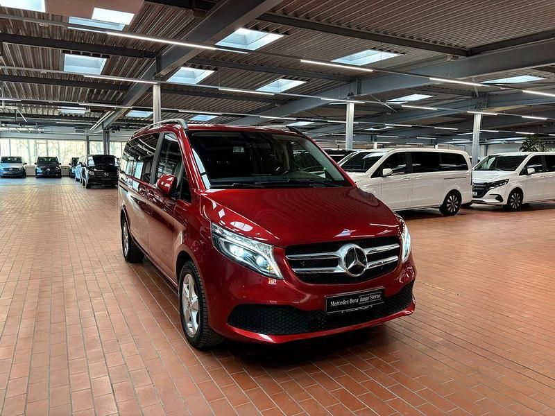 Gebraucht Mercedes V300 237 PS (174 kW) 2022 Rot Van / Kleinbus