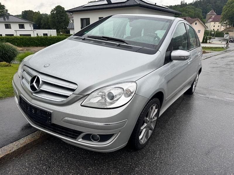 Gebraucht Mercedes B200 136 PS (100 kW) 2008 Silber Van / Kleinbus
