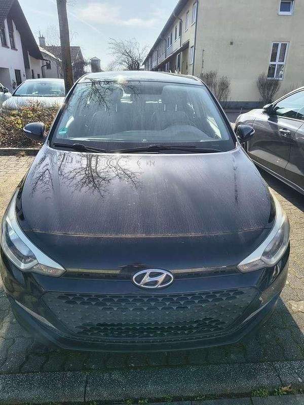 Gebraucht Hyundai i20 Classic 75 PS (55 kW) 2015 Schwarz Limousine
