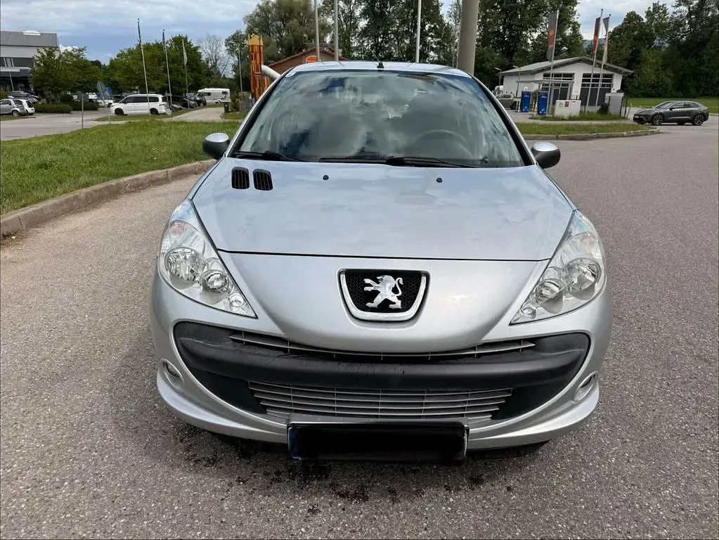 Gebraucht Peugeot 206+ Basis 68 PS (50 kW) 2011 Grau Kleinwagen