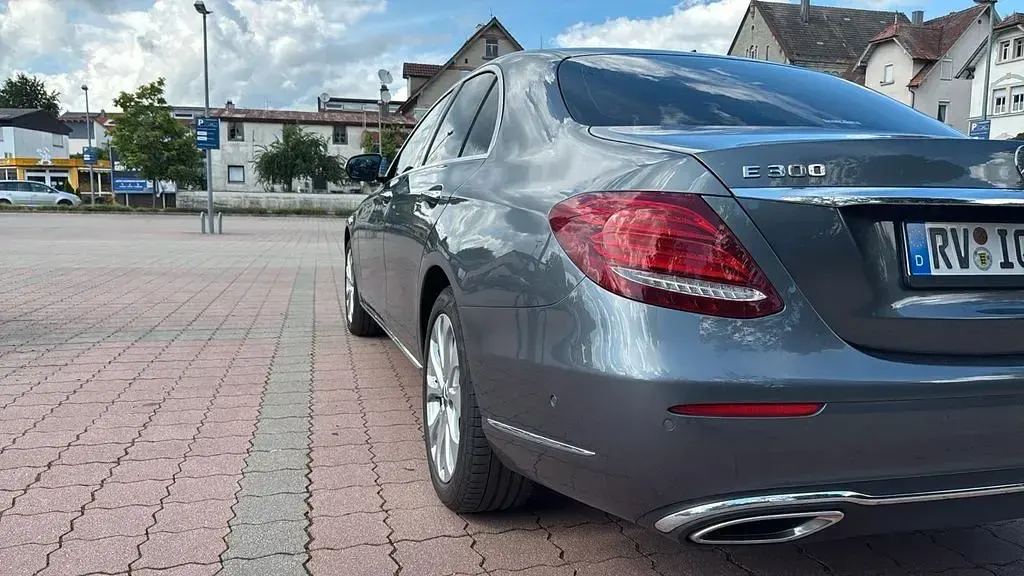 Gebraucht Mercedes E300 Avantgarde 258 PS (189 kW) 2019 Grau Limousine