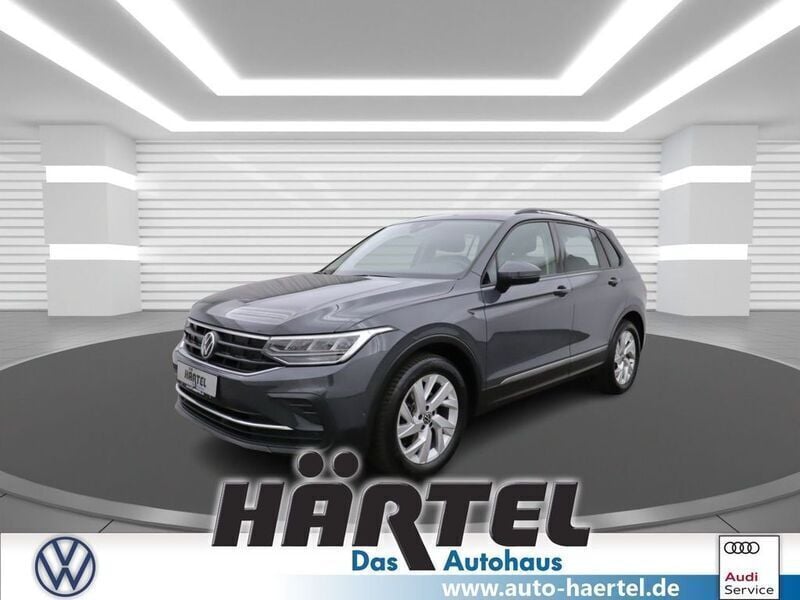 Delfingrau (grey), metallic Gebraucht 2021 VW Tiguan Life SUV | 24.500 € (Guter Preis) - Bild 1/4