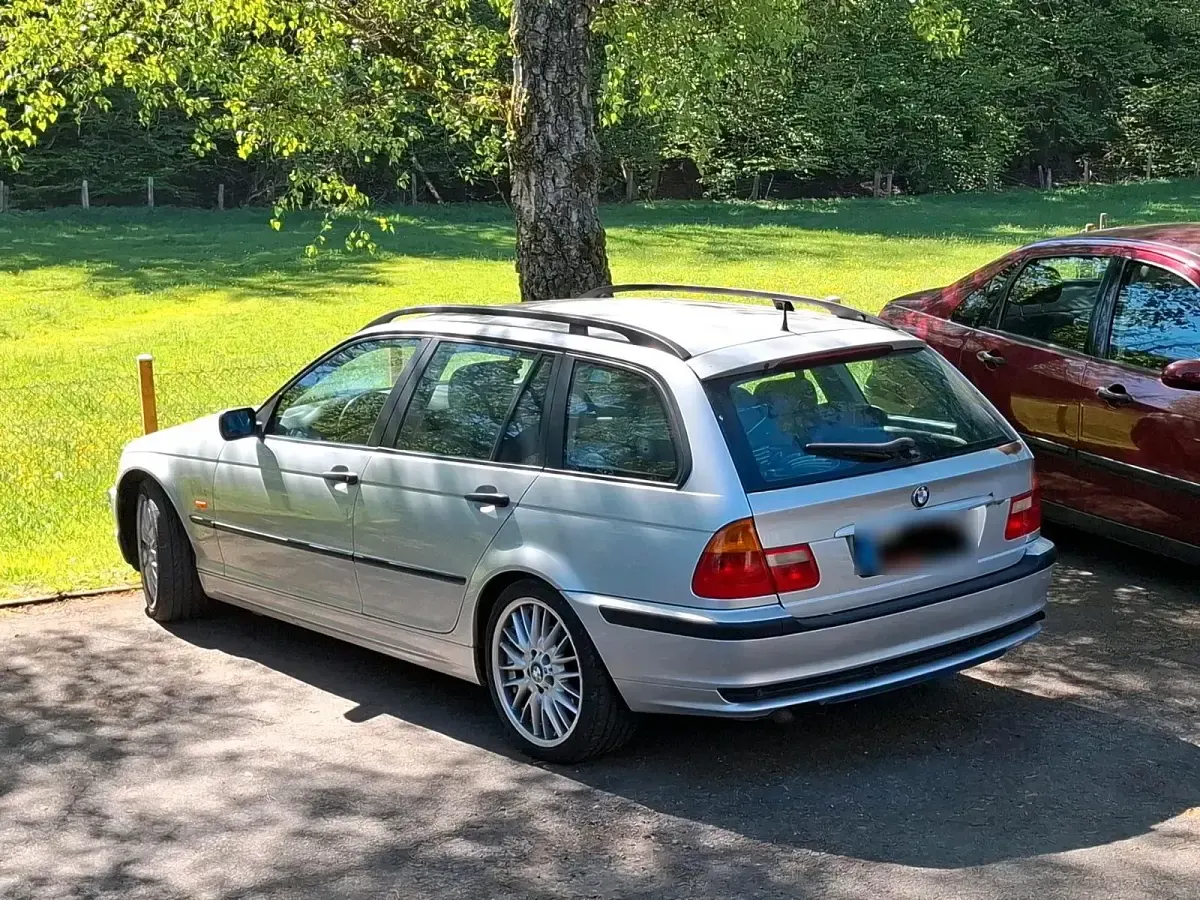 Gebraucht BMW 320 136 PS (100 kW) 2000 Silber Kombi