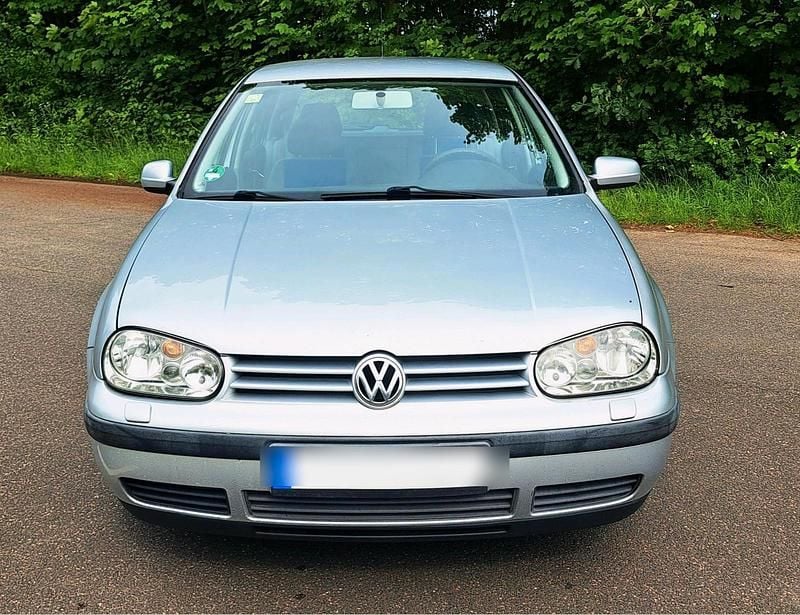 Silber Gebraucht 2002 VW Golf IV Edition Limousine | 699 € (Superpreis) - Bild 1/4