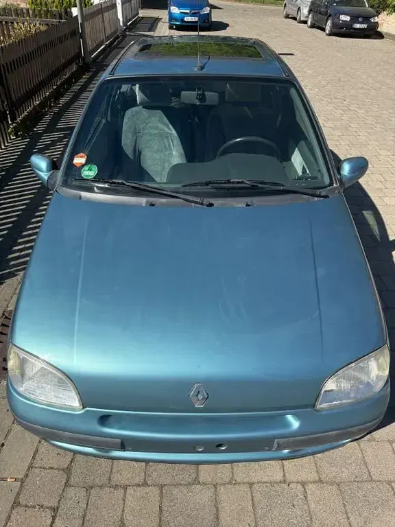 Second-hand Renault Clio 75 CP (55 kW) 1996 Albastru Hatchback