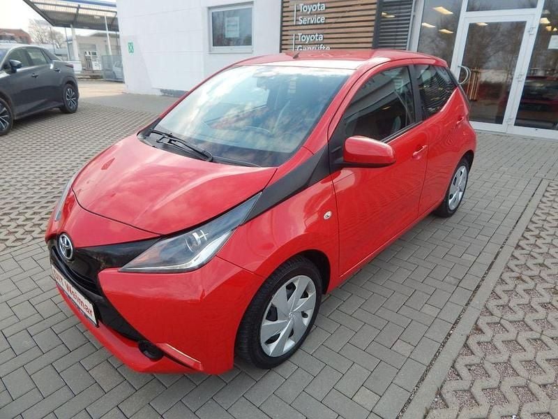 Gebraucht Toyota Aygo X-play 69 PS (50 kW) 2015 Super red 5 Kleinwagen