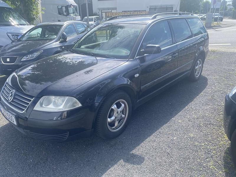 Gebraucht VW Passat Basis 131 PS (96 kW) 2003 Black magic perleffekt Kombi