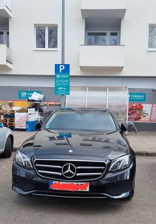 Schwarz Gebraucht 2019 Mercedes E350 Avantgarde Limousine | 27.800 € (Fairer Preis) - Bild 1/4