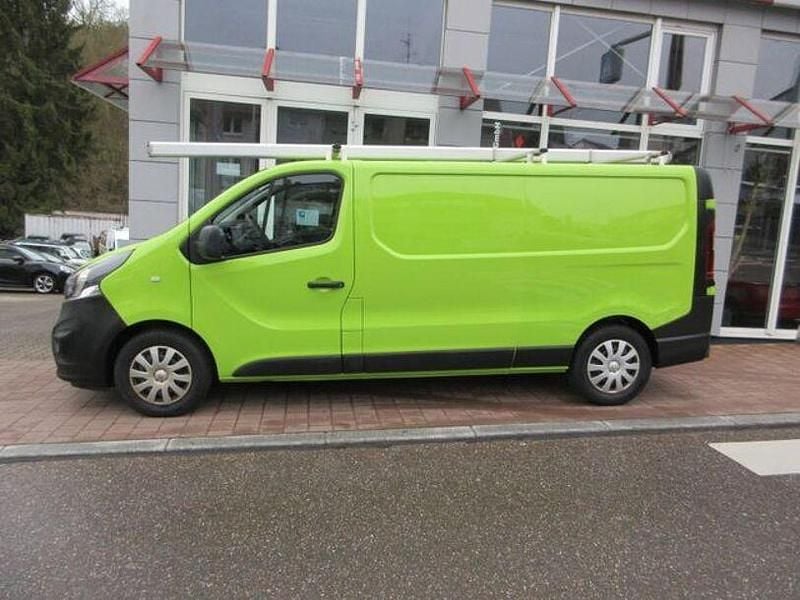 Second-hand Opel Vivaro 146 CP (107 kW) 2018 Verde Monovolum