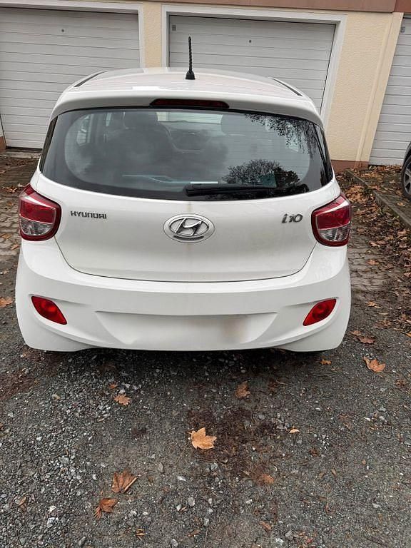Gebraucht Hyundai i10 67 PS (49 kW) 2014 Weiß Kleinwagen