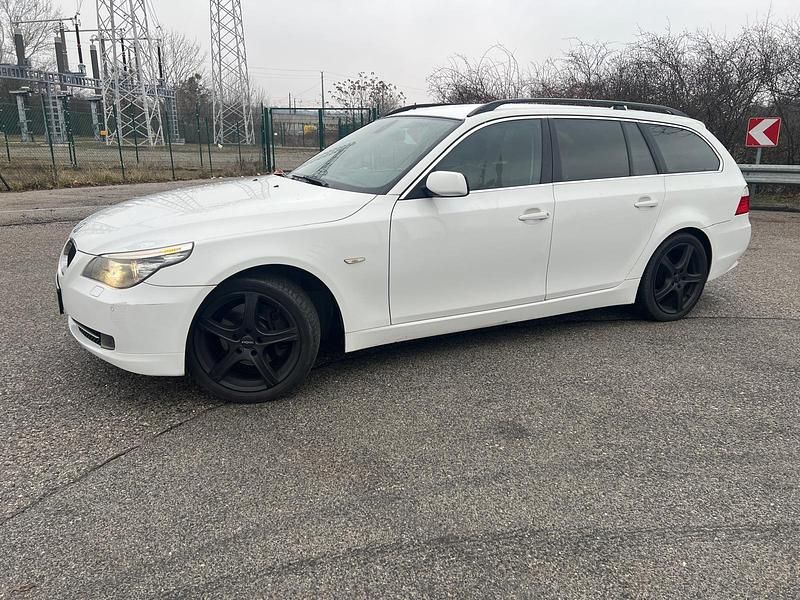 Gebraucht BMW 530 235 PS (172 kW) 2008 Weiß Kombi