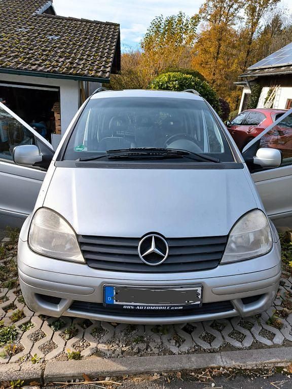Grau Gebraucht 2003 Mercedes Vaneo Van / Kleinbus | 1.499 € (Guter Preis) - Bild 1/4