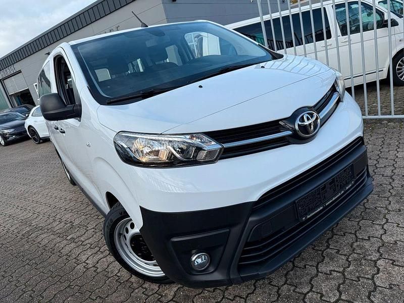 Weiß Gebraucht 2022 Toyota Proace Comfort Van / Kleinbus | 20.980 € (Fairer Preis) - Bild 1/4