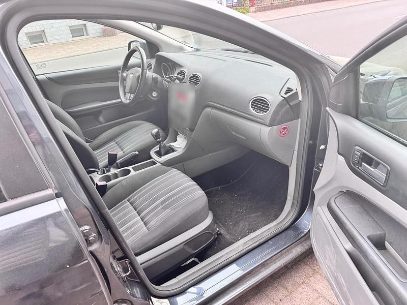 Second-hand Ford Focus 111 CP (81 kW) 2008 Gri Hatchback