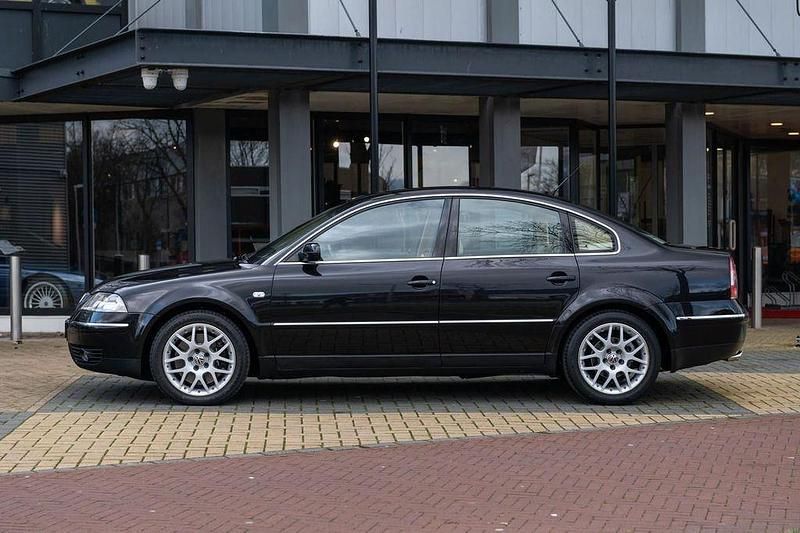 Usata VW Passat 275 CV (202 kW) 2003 Nero Berlina