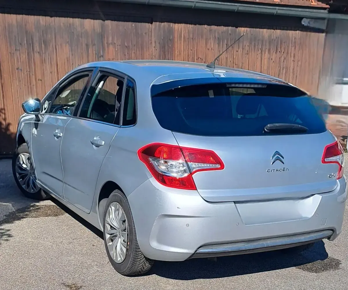 Używany Citroën C4 PureTech 131 KM (96 kW) 2014 Srebrny Sedan/Limuzyna