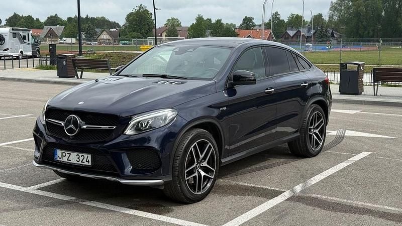 Blau Gebraucht 2017 Mercedes GLE43 AMG AMG SUV | 41.900 € (Teuer) - Bild 1/4