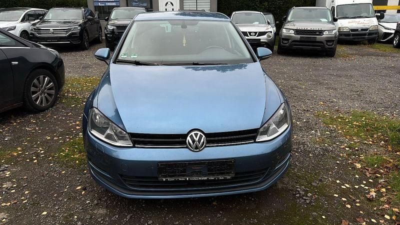 Blau Gebraucht 2015 VW Golf VII Cup Limousine | 6.199 € (Superpreis) - Bild 1/4