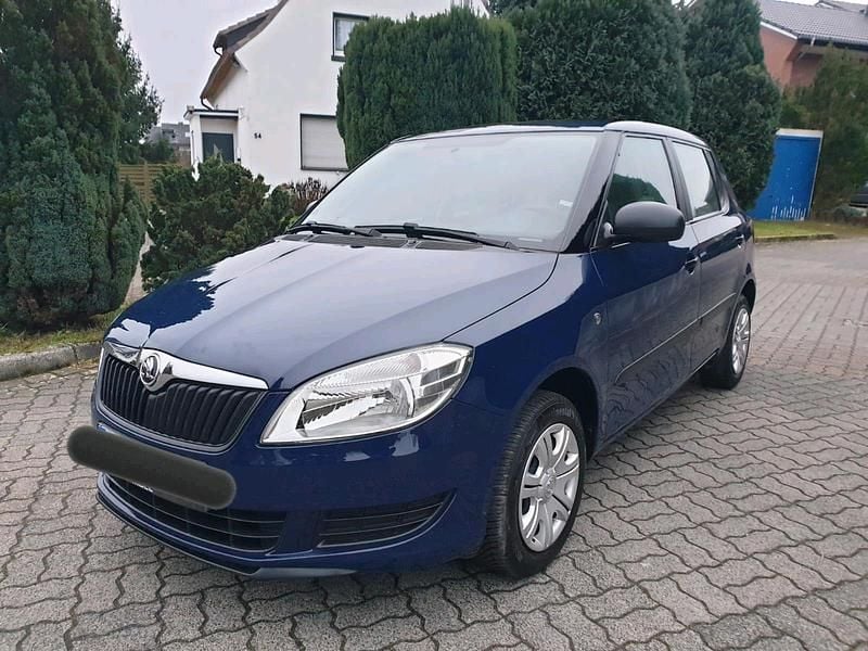 Gebraucht Skoda Fabia 60 PS (44 kW) 2013 Blau Limousine
