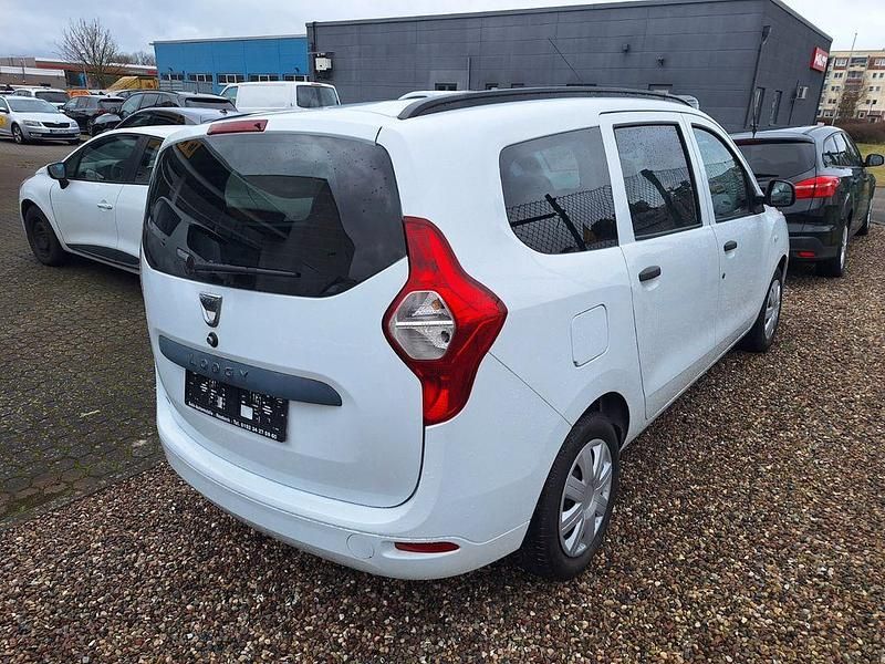 Gebraucht Dacia Lodgy Basis 83 PS (61 kW) 2013 Weiß Van / Kleinbus