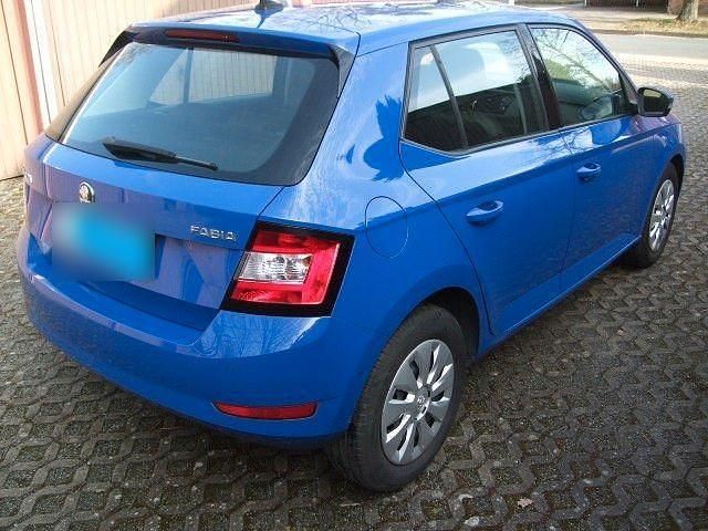 Gebraucht Skoda Fabia Active 60 PS (44 kW) 2019 Blau Kleinwagen