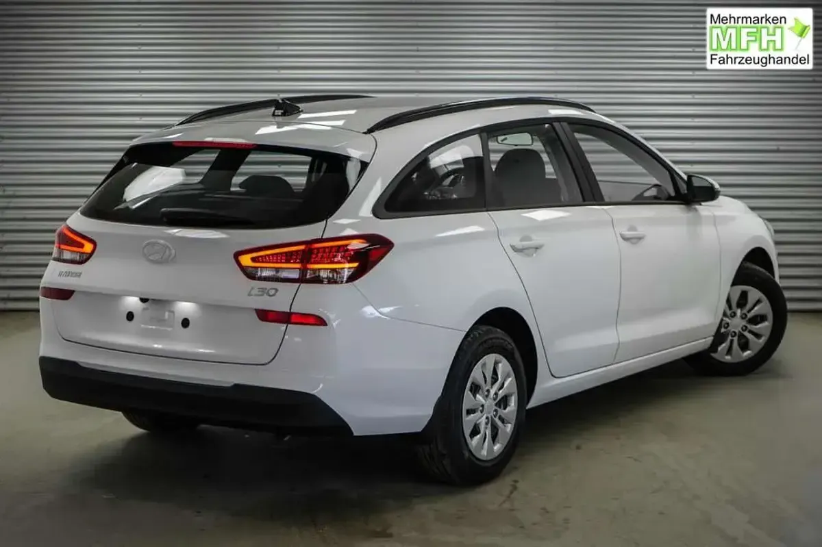 Neu Hyundai i30 99 PS (72 kW) 2026 Atlas white uni () Kombi