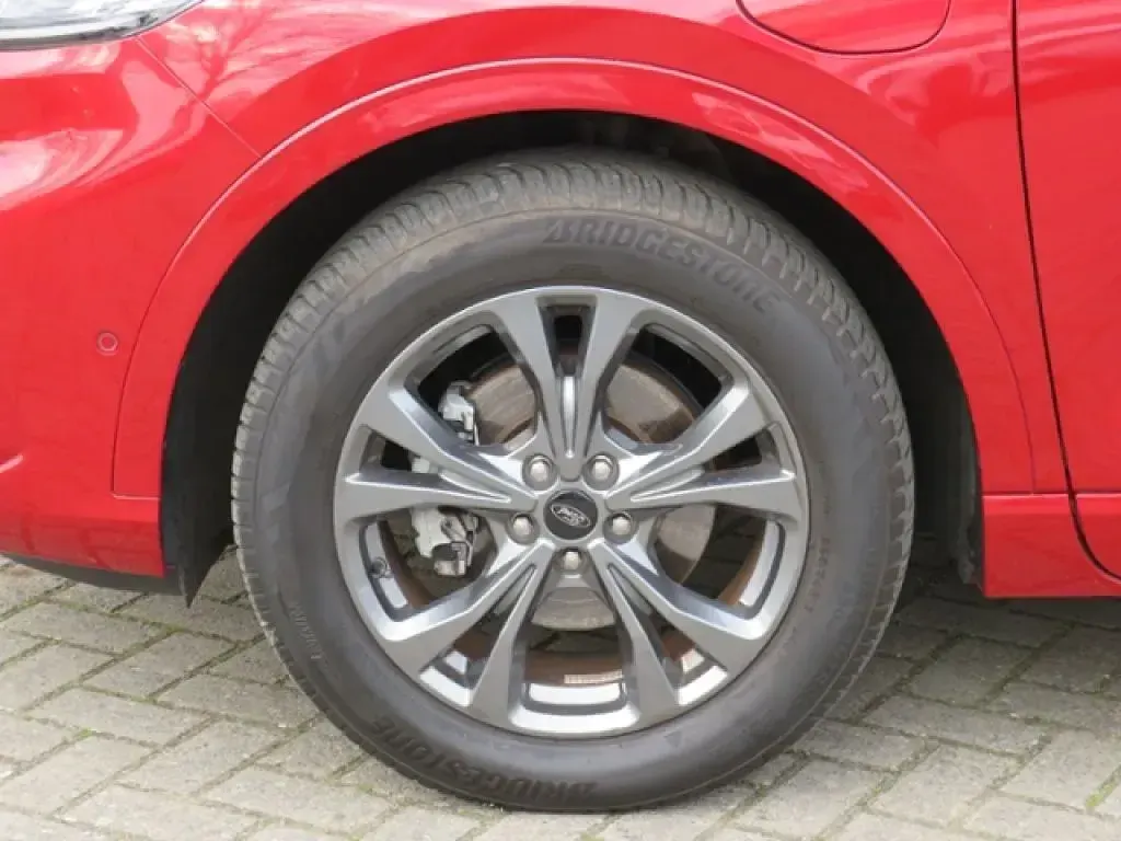 Używany Ford Kuga 152 KM (111 kW) 2022 Czerwony SUV