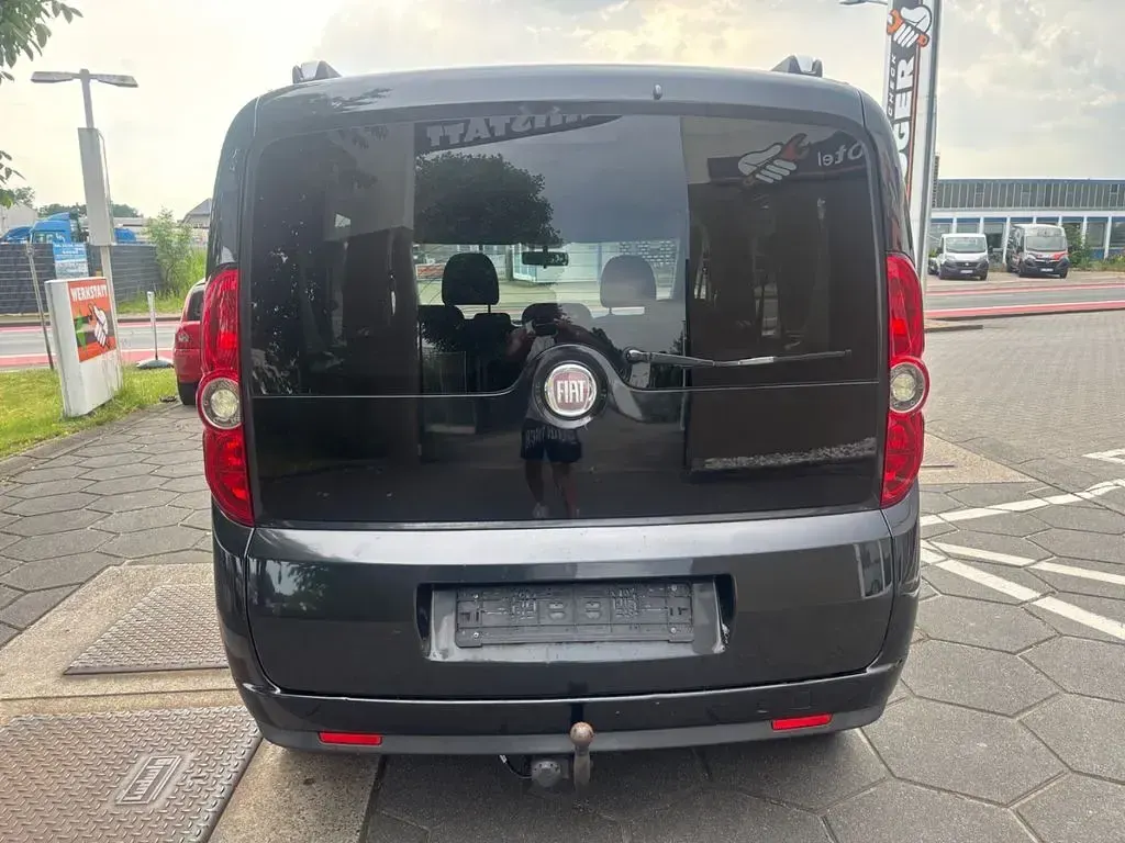Gebraucht Fiat Doblò Dynamic 105 PS (77 kW) 2011 Schwarz Van / Kleinbus
