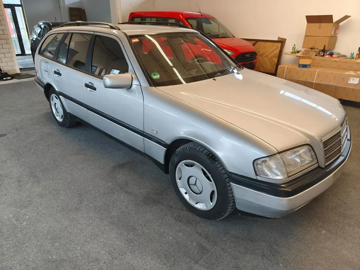 Gebraucht Mercedes C180 Classic 122 PS (89 kW) 1997 Silber Kombi