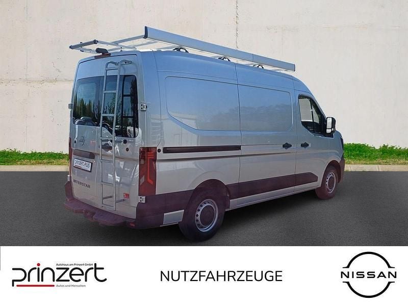 Gebraucht Nissan Interstar 150 PS (110 kW) 2024 Star grey metallic Van