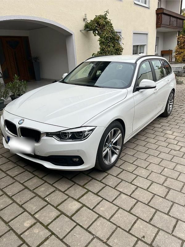Weiß Gebraucht 2018 BMW 320 Kombi | 17.499 € (Guter Preis) - Bild 1/4