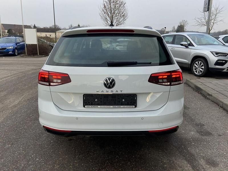 Gebraucht VW Passat 150 PS (110 kW) 2022 Weiß Kombi