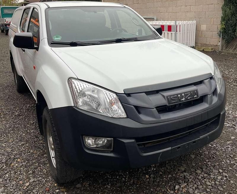 Weiß Gebraucht 2016 Isuzu D-Max SUV | 11.900 € (Fairer Preis) - Bild 1/4