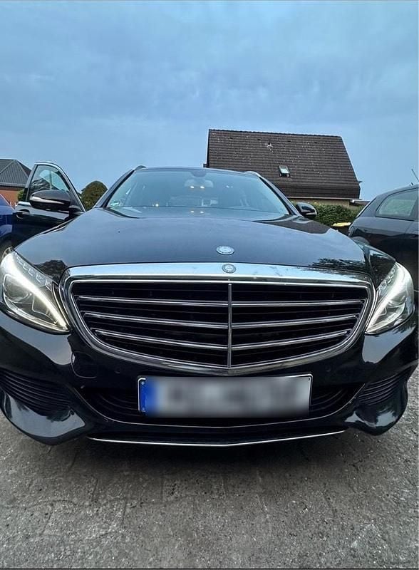 Schwarz Gebraucht 2015 Mercedes C180 Kombi | 13.500 € (Fairer Preis) - Bild 1/4