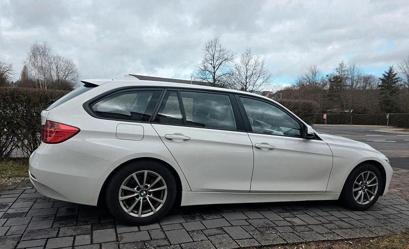 Gebraucht BMW 318 143 PS (105 kW) 2013 Weiß Limousine