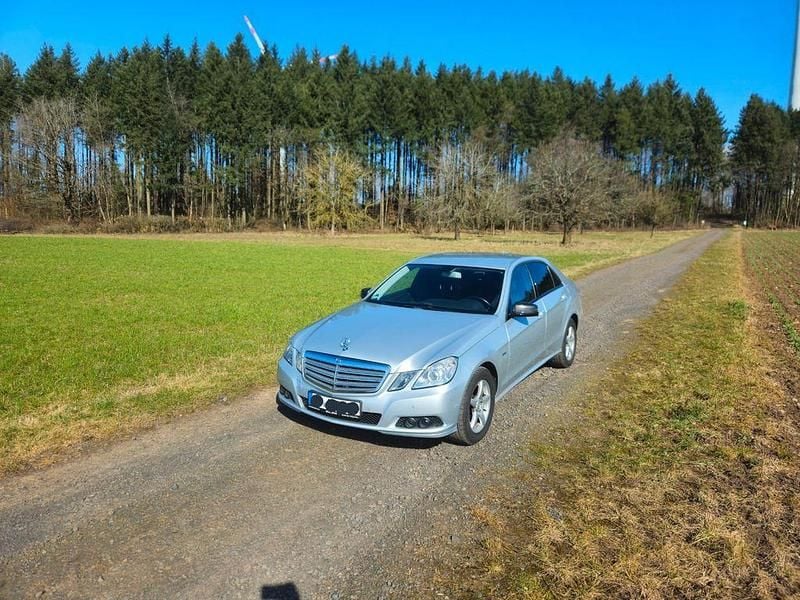 Gebraucht Mercedes E200 Avantgarde 184 PS (135 kW) 2009 Silber Limousine
