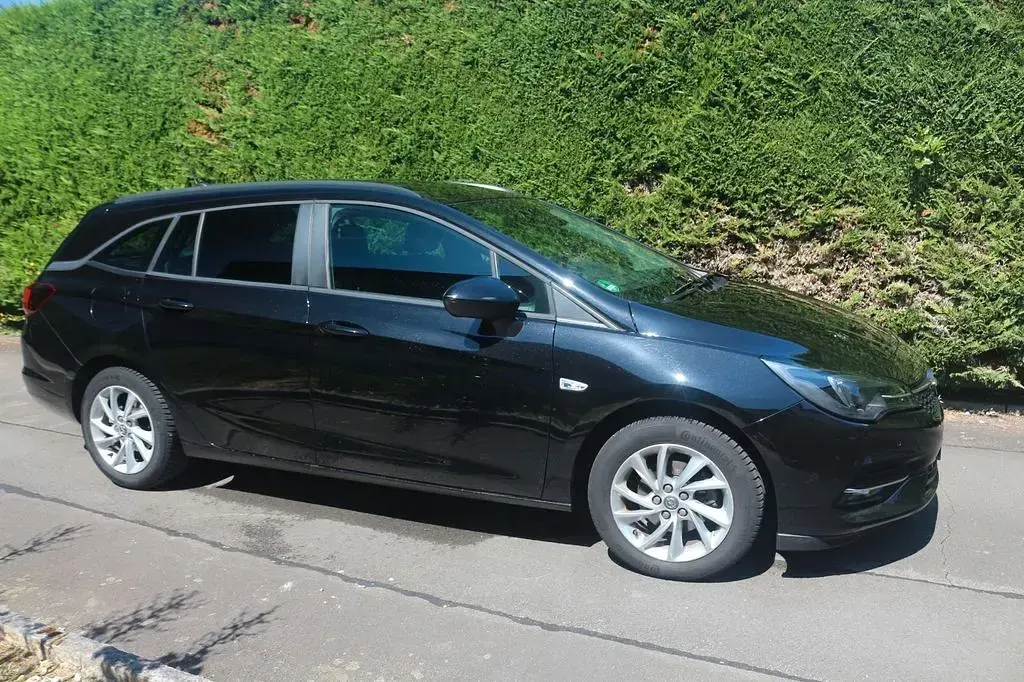 Gebraucht Opel Astra 131 PS (96 kW) 2023 Schwarz Kleinwagen