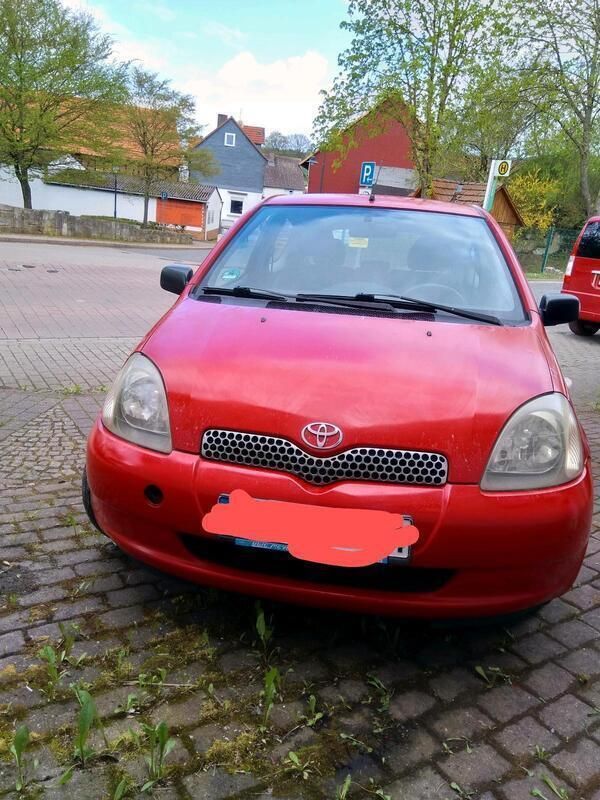 Rot Gebraucht 2001 Toyota Yaris Sol Kleinwagen | 900 € (Etwas zu teuer) - Bild 1/4
