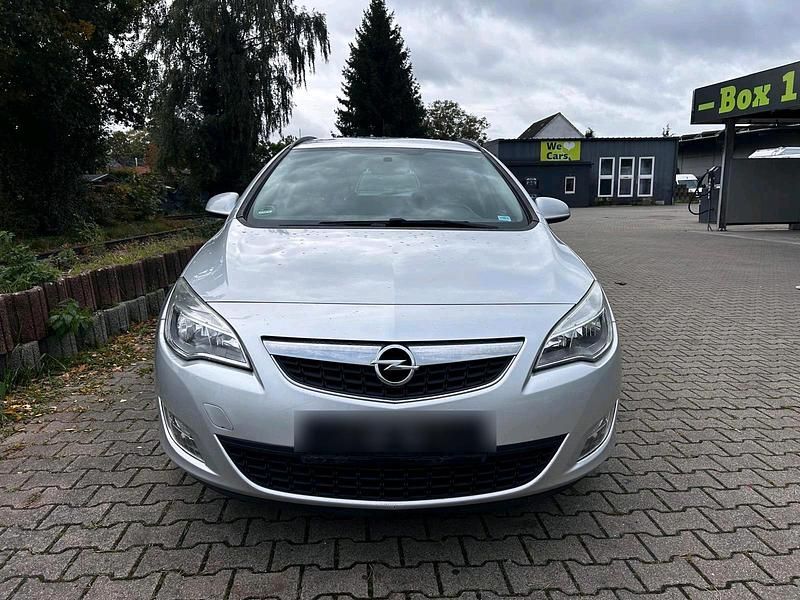 Silber Gebraucht 2011 Opel Astra Kombi | 1.950 € (Guter Preis) - Bild 1/4