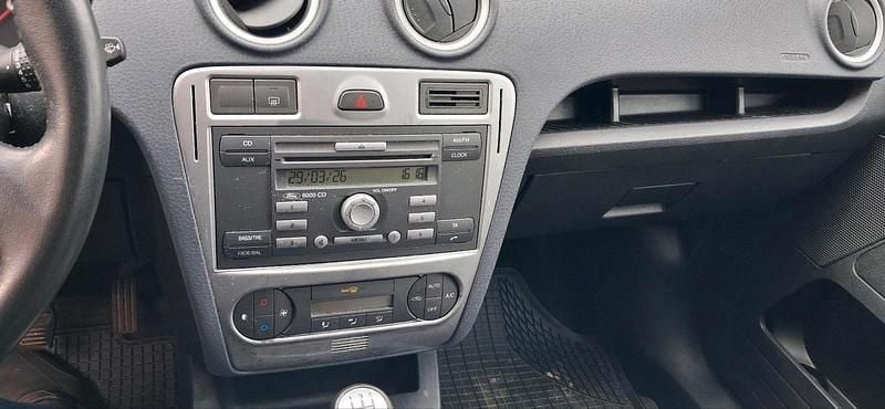 Gebraucht Ford Fusion 80 PS (58 kW) 2010 Silber Kleinwagen