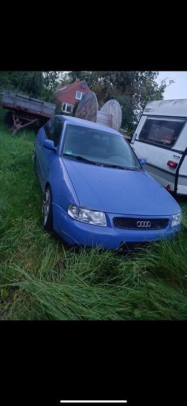 Blau Gebraucht 1998 Audi A3 Kleinwagen | 800 € (Superpreis) - Bild 1/4