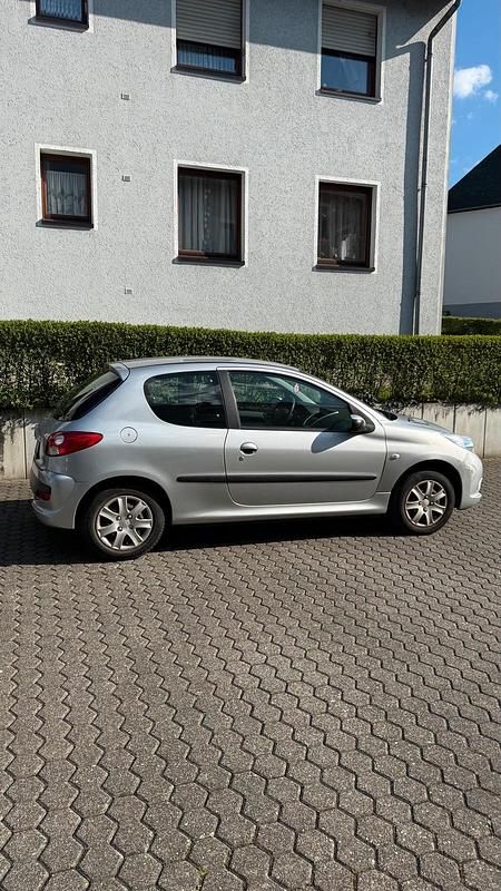 Gebraucht Peugeot 206+ 75 PS (55 kW) 2010 Kleinwagen