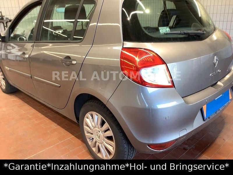 Gebraucht Renault Clio III Dynamique 79 PS (58 kW) 2009 Grau Limousine