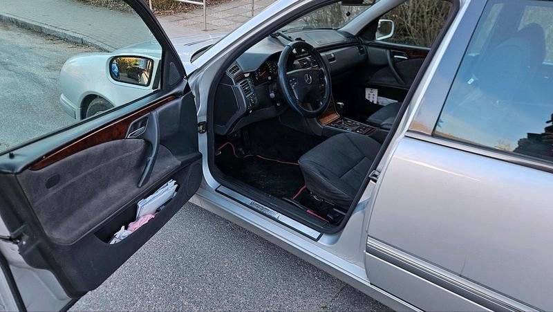 Gebraucht Mercedes E200 163 PS (119 kW) 2003 Silber Kombi
