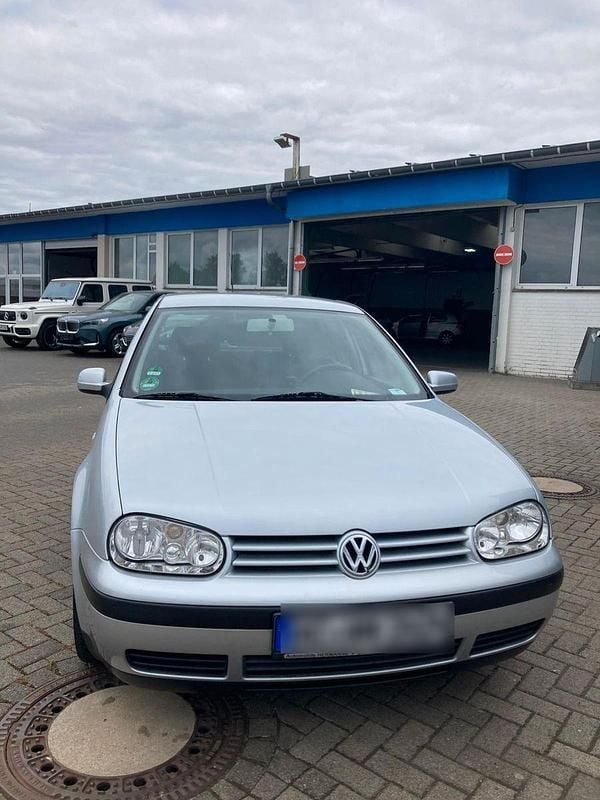 Schwarz Gebraucht 2002 VW Golf IV Edition Kleinwagen | 2.500 € (Fairer Preis) - Bild 1/4