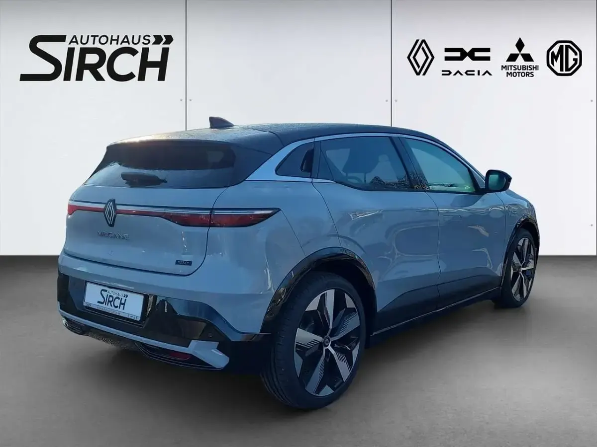 Używany Renault Megane E-Tech Komfort 160 kW (218 KM) 2025 Szary Sedan/Limuzyna