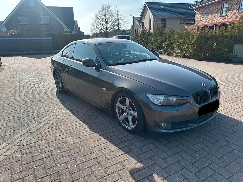 Gebraucht BMW 330 245 PS (180 kW) 2009 Braun Coupé