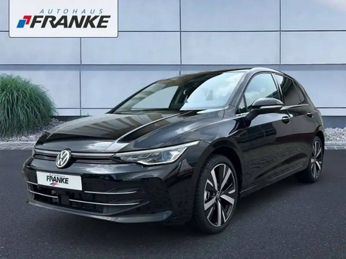 Gebraucht VW Golf VIII Style 150 PS (110 kW) 2025 Schwarz Limousine