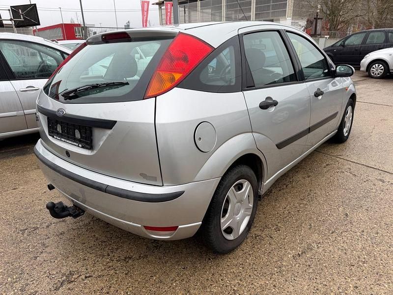 Gebraucht Ford Focus Trend 101 PS (74 kW) 2002 Grau Limousine